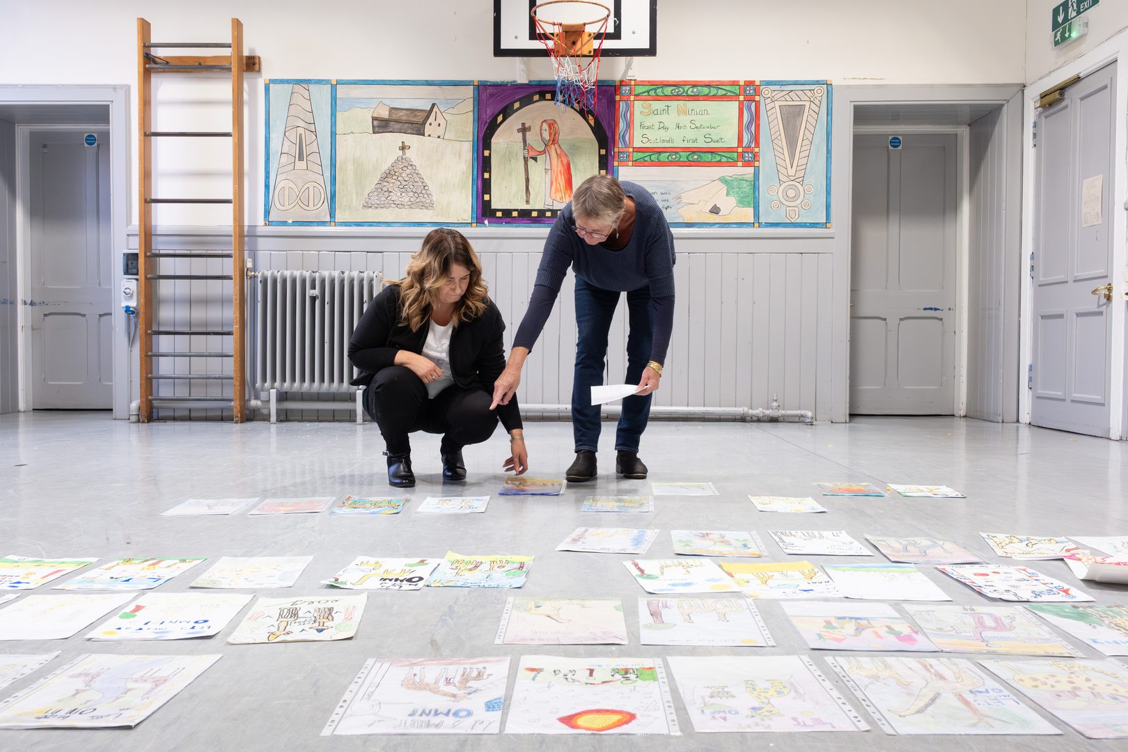 Photo 1 Left to Right Eilidh Parker and Artist Helen Denerley Judging the Design Entries